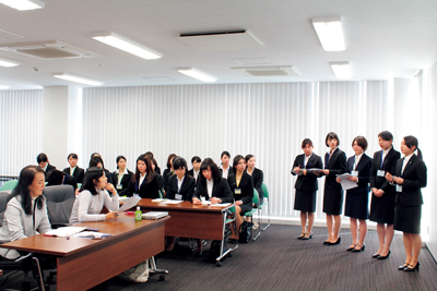 機内食のプレゼン大会の様子 機内食のプレゼン大会の様子