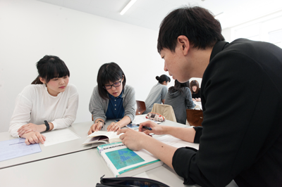 社会福祉学科では総合的かつ学際的に学習