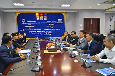 カンボジア、インドネシア、ハワイの活動で、学生たちは積極的に現地の人たちと交流 カンボジア、インドネシア、ハワイの活動で、学生たちは積極的に現地の人たちと交流