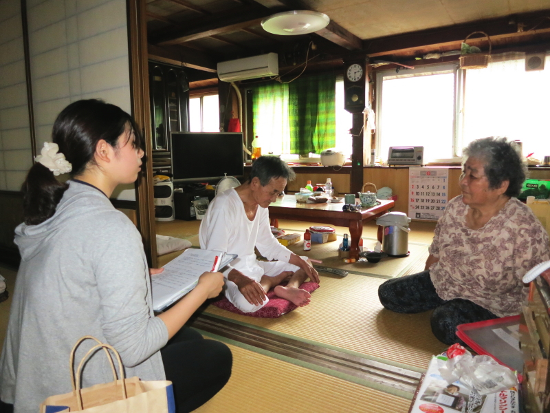 地域福祉計画策定に向けた現地調査では、学生も調査に参加 地域福祉計画策定に向けた現地調査では、学生も調査に参加