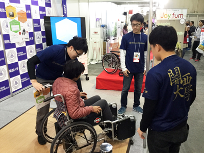 給⾷サンプル品展⽰で話題を集めた「まいどエイド」 給⾷サンプル品展⽰で話題を集めた「まいどエイド」