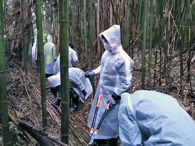 トレッキングコースを整備している様子。 トレッキングコースを整備している様子。