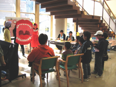 幼稚園で行っている健康教育指導の様子 幼稚園で行っている健康教育指導の様子