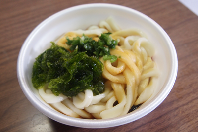 アオサの風味いっぱいの伊勢うどん