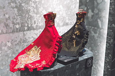 着物や帯をボトルカバーにアップサイクルした作品