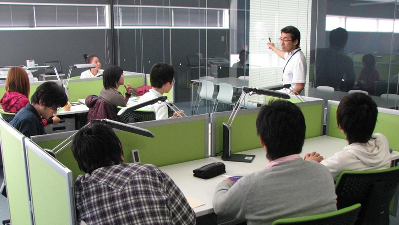 KAIT自学用スペース「マイラボ」で行われた講義の様子