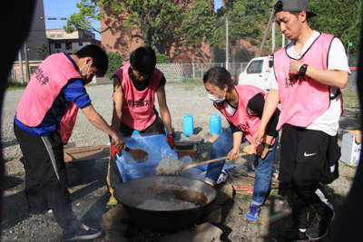 発災直後から活躍した学生ボランティア 発災直後から活躍した学生ボランティア