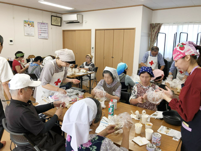 災害食の料理教室の様子