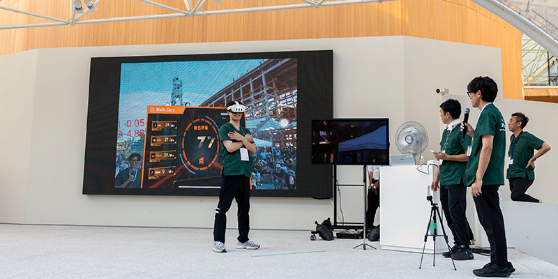 大阪・関西万博での「WalkCare」のデモンストレーションの様子