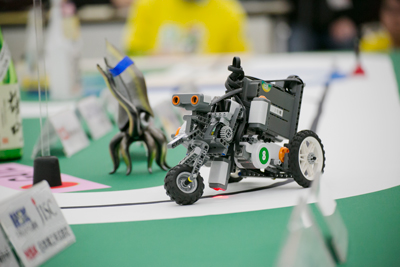 ロボットの走行の様子 長崎総合科学大学チームのロボットの走行の様子