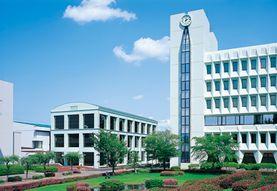 福島県郡山市にある緑豊かなキャンパス 福島県郡山市にある緑豊かなキャンパス