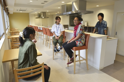 LDKでの学生交流風景 LDKでの学生交流風景