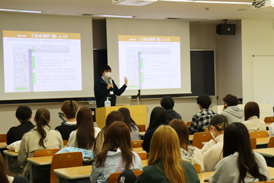 「時間割相談会、レポートの書き方講座の様子」