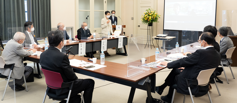 サミットで挨拶をする高野禎子副学長。 サミットで挨拶をする高野禎子副学長。
