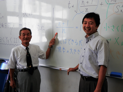 社会人学生と教員の様子