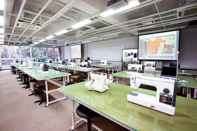 （杉野学園）ファッションデザイン創造工房の様子