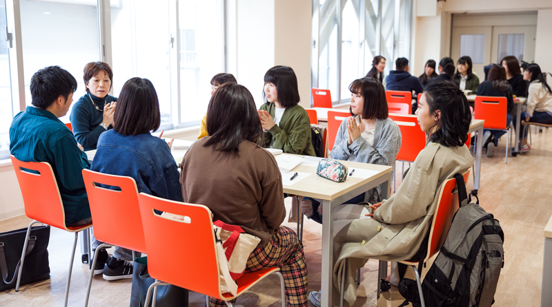 きめ細かな教育指導を行うアカデミックアドバイザー制