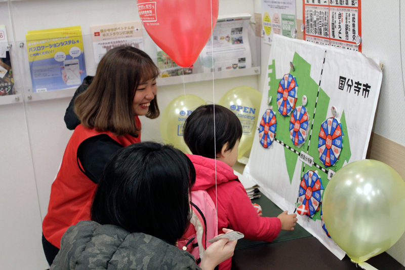 国分寺駅併設の市案内所での様子