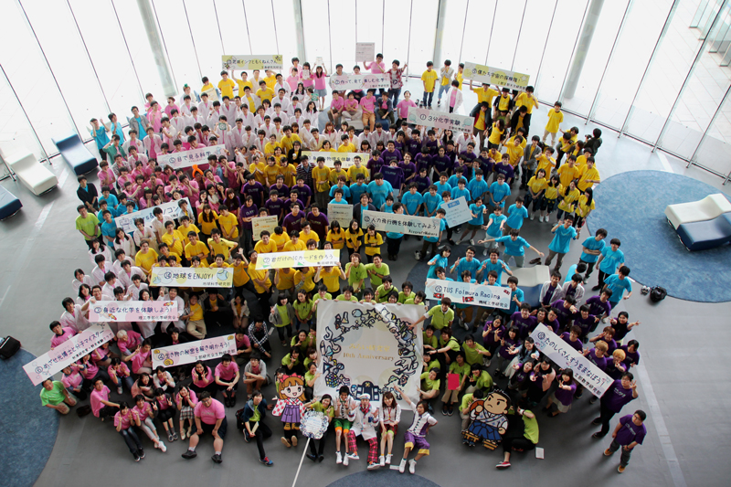 「みらい研究室~科学へのトビラ」の参加学生ら 「みらい研究室~科学へのトビラ」の参加学生ら