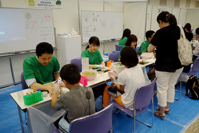 福岡での科学啓発イベントの様子 福岡での科学啓発イベントの様子